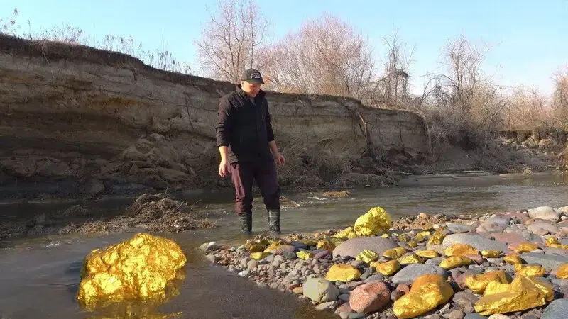 17-Pound Gold Nugget Discovered by Chinese Herdsman