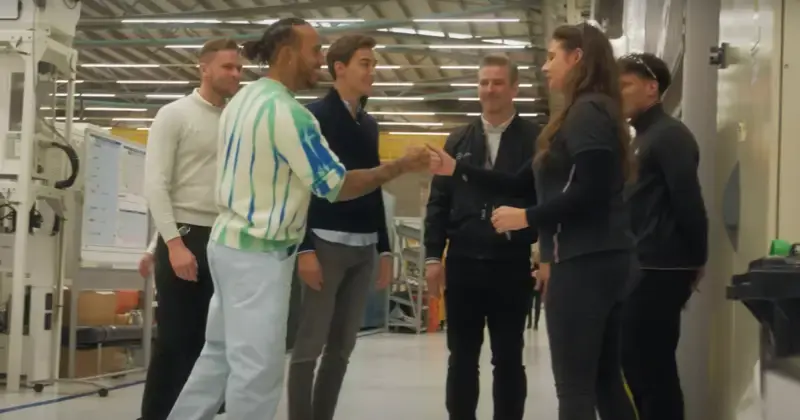 Video: Wolff, Hamilton and Russell tour Mercedes engine factory