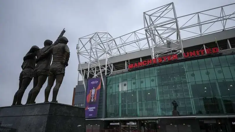 Man Utd presented with £1bn Old Trafford expansion plans