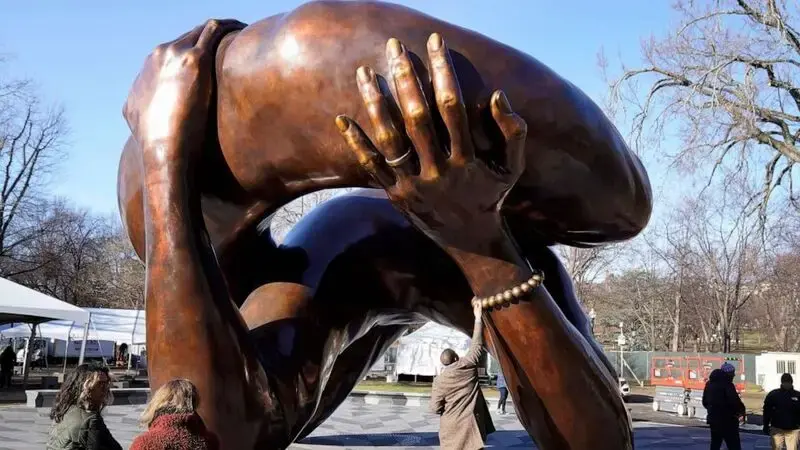 Sculpture commemorates Rev. Martin Luther King Jr. and Coretta Scott King in Boston