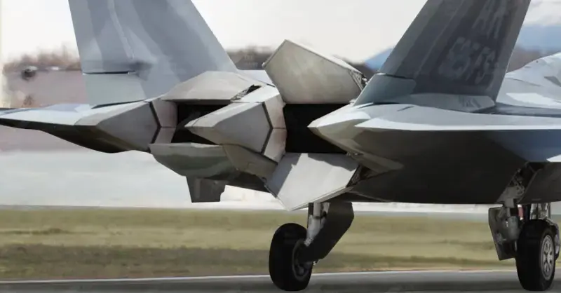 US Pilot Tests $100 Million, Super Advanced F-22 Thrust Vector