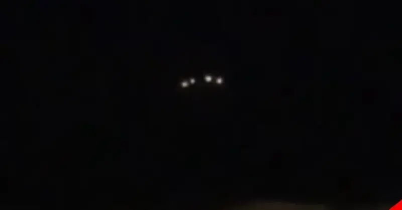 4 UFOs shot in quick succession right off the highway were filmed by a person driving a car