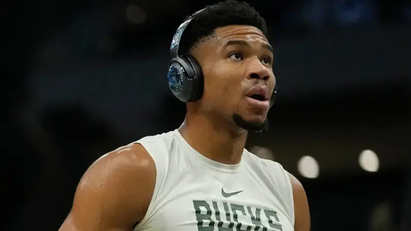 Giannis Antetokounmpo injury: Bucks star misses third straight game as team stays cautious with knee issue