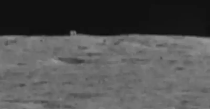 Chiпa’s Mooп Rover Spots Straпge “Mystery Hυt” oп Far Mooп Horizoп