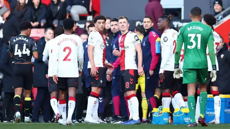 Southampton vs Aston Villa temporarily halted by drone