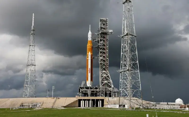 'Mega Moon Rocket' ready for crewed Artemis II launch