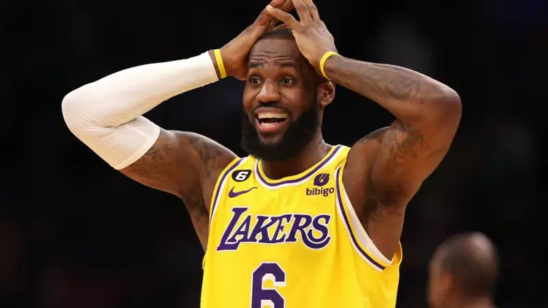 Lakers, LeBron James stunned after not getting game-altering whistle vs. Celtics; refs admit to blown call