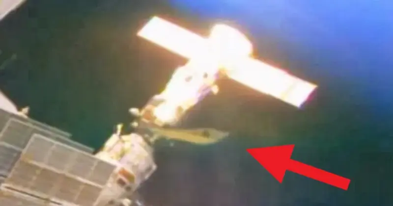 UFO Docked On ISS , Then NASA Stops Live Stream After Realizing The Situation