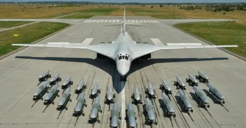 Ukraine is being bombed by the Russian Tu-160, the largest and fastest supersonic bomber ever constructed