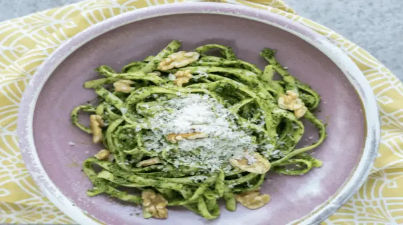 Kale Pesto Pasta with Walnuts – Alison Mountford