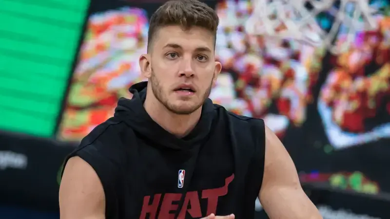 Meyers Leonard to return to NBA with Bucks two years after antisemitic comment, per report