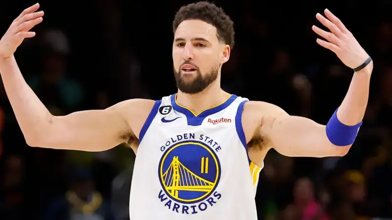 Klay Thompson flashes four fingers at Grizzlies during loss, but the past won't save Warriors' future