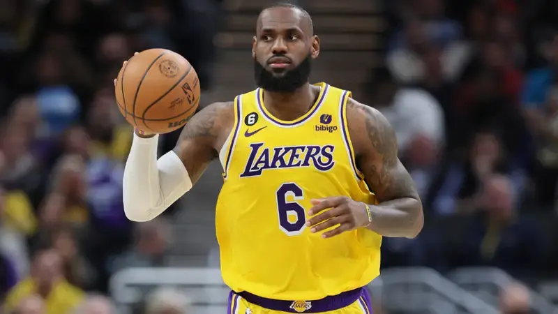 LeBron James injury update: Lakers expect star forward to return this season, says coach Darvin Ham