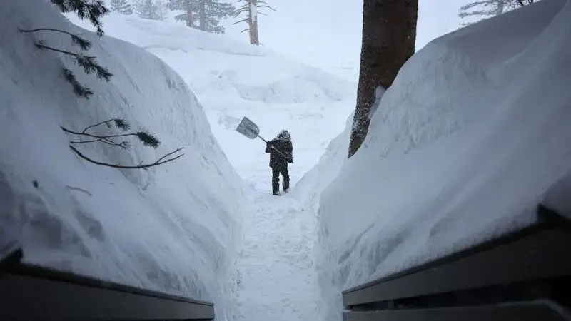 13 states on alert for strong winds, heavy snow as major storm heads east