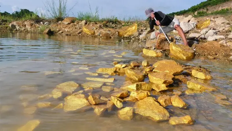 Strike it lucky: The excitement and trials of a miner’s discovery at lake gold dry water