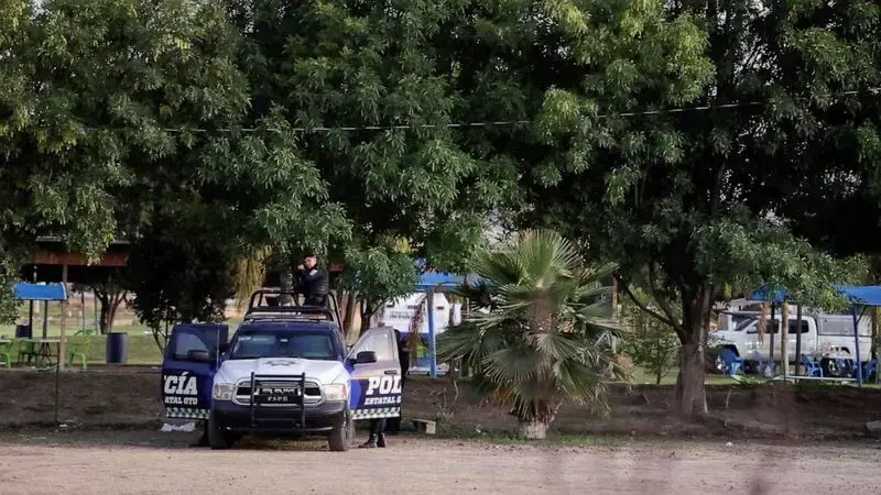 7 dead, including child, after gunmen storm Mexican resort