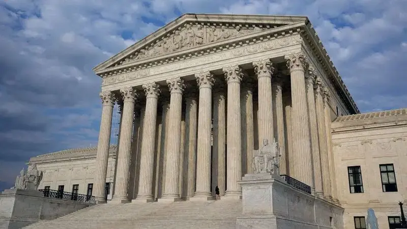 Supreme Court keeps status quo on abortion pill for now, Thomas and Alito dissent