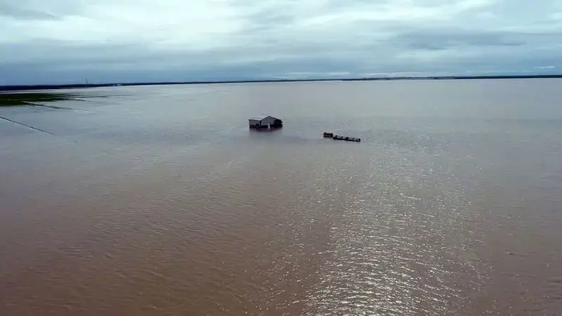 California farming valley scrambles to save future as Tulare Lake floods take over