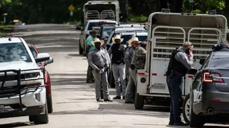 Manhunt continues for suspect in 'execution-style' shooting that killed 5 family members in Texas