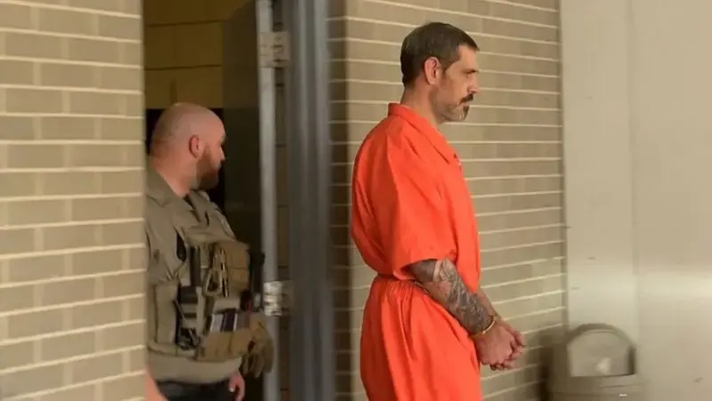 Casey White pleads guilty to jail escape with corrections officer Vicky White