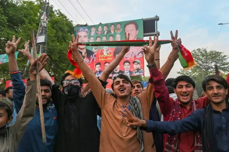 Social media blackout boosts Imran Khan's momentum