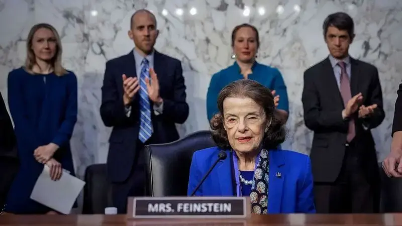 Dianne Feinstein suffered brain inflammation as complication from shingles, aide confirms