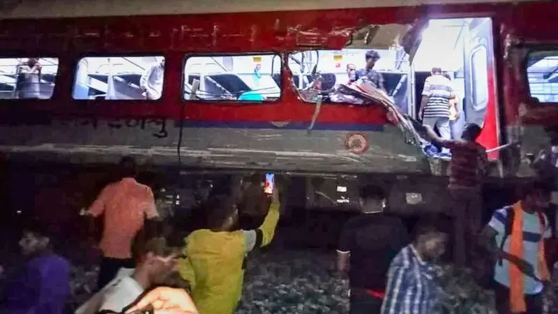 India train crash kills over 280, injures 900 in one of nation's worst rail disasters