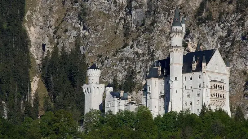 American arrested for pushing 2 US tourists into ravine at German castle, leaving one woman dead