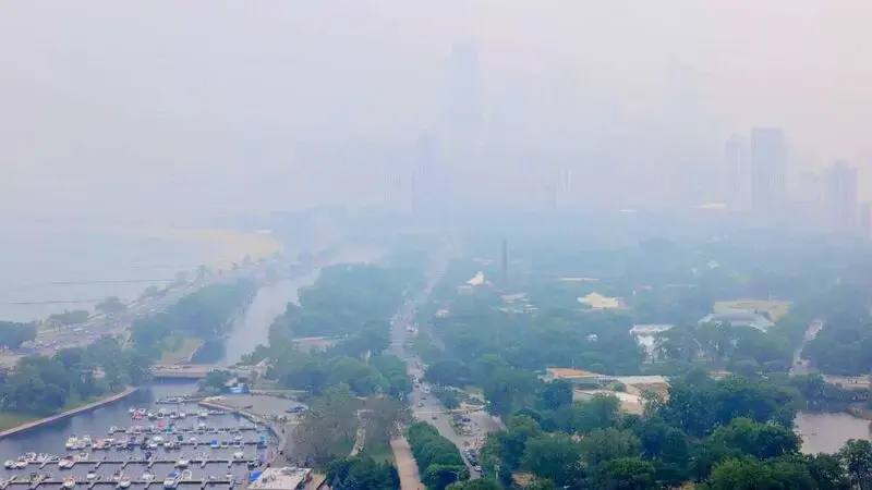 Chicago air quality hits 'very unhealthy' category as Canadian wildfire smoke infiltrates Midwest