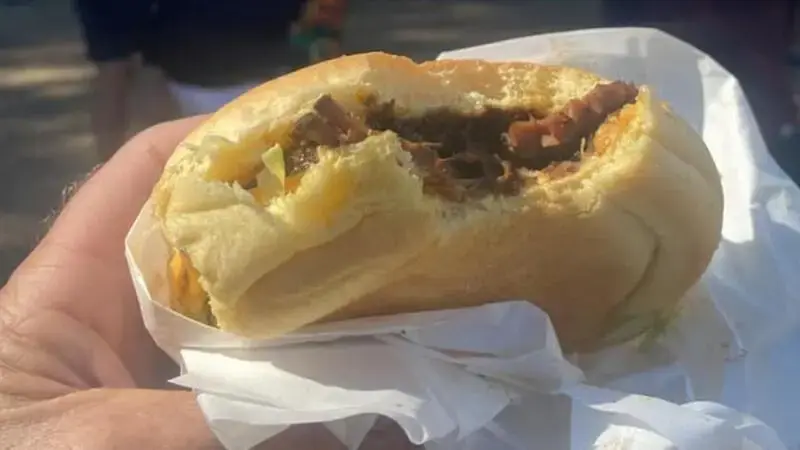 Expensive burger in Townsville sparks social media debate