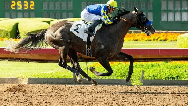 Golden Gate Fields racetrack in Northern California to close this fall