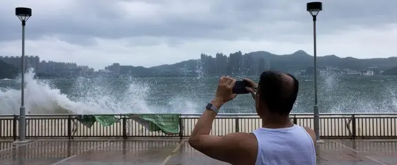 Schools and stock market closed as Hong Kong braces for Typhoon Talim