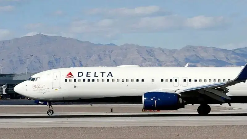 Delta passengers fall sick while waiting on Vegas tarmac in triple-digit temperatures