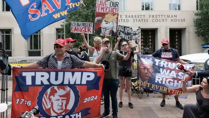 Police, some protesters gather outside federal courthouse where Trump will be arraigned