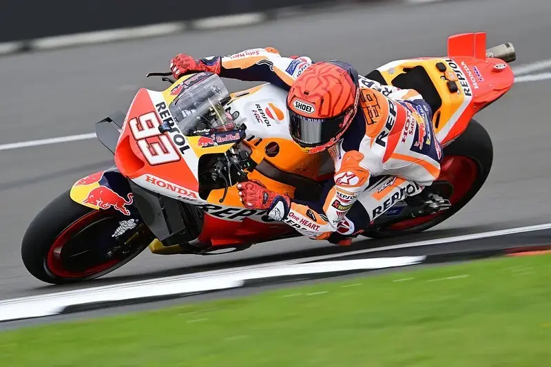 Marquez reveals “intention” to stay with Honda for 2024 MotoGP season