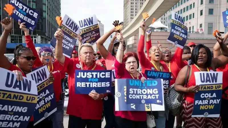 UAW president reacts to automakers' temporary layoffs of non-striking employees: 'Their plan won't work'