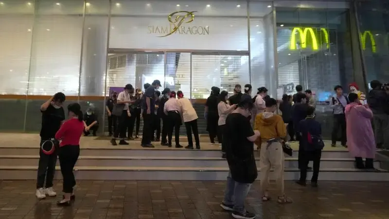 3 dead in shooting in major shopping mall in Bangkok; suspect in police custody
