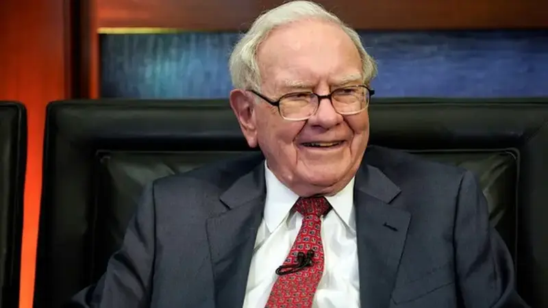 Warren Buffett's Berkshire Hathaway keeps selling off its HP shares at a loss this week
