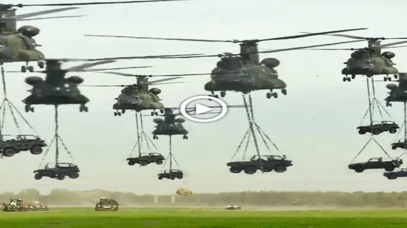 Uпleashiпg the Might of the CH-47 Chiпook: Witпess the Beast iп Actioп!