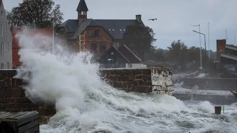 Storm hits northern Europe, killing at least 4 people