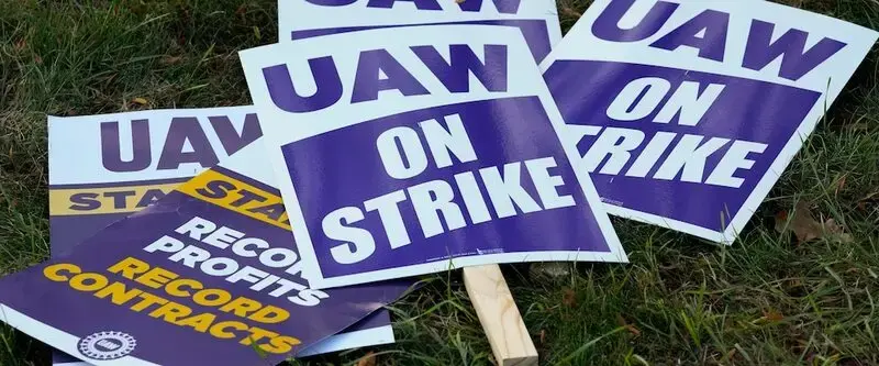 UAW and Stellantis reach tentative contract deal as union adds strike at Tennessee GM factory