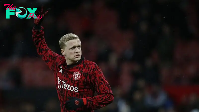 Erik ten Hag explains why Donny van de Beek struggled at Man Utd