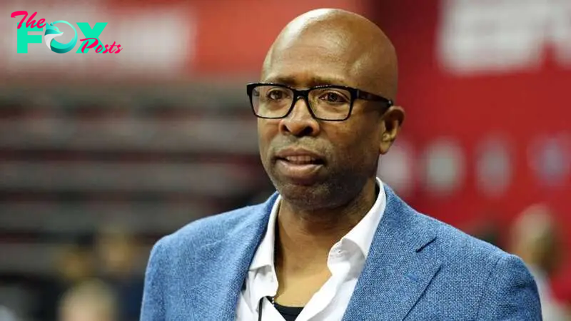 Why have fans criticized Kenny Smith after Steph Curry vs Sabrina Ionescu 3-point contest?