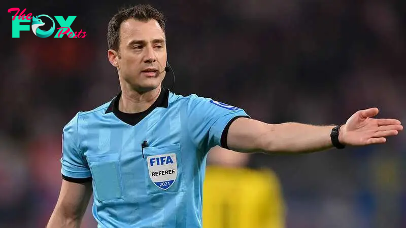 Who is Felix Zwayer, the referee for Napoli - Barcelona in the Champions League?