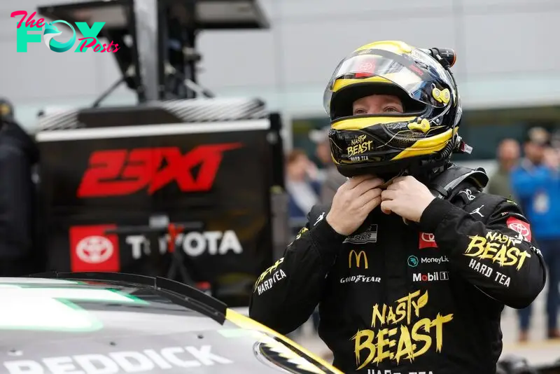 Reddick laments &quot;stupid mistakes&quot; in loss to Larson at Vegas
