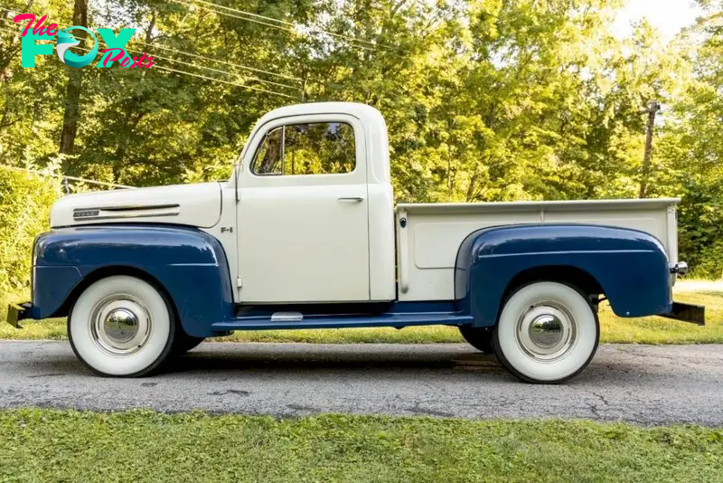 DQ “The 1948 Ford F-1 Pickup: Trailblazing Across the American Roads”