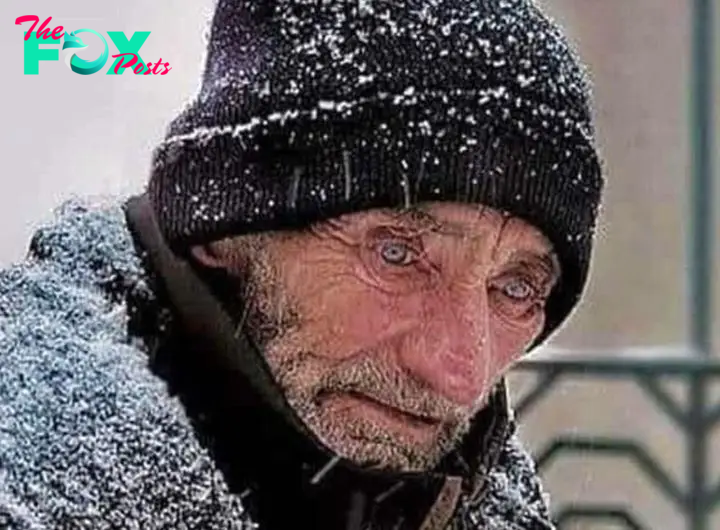 On a very cold night, a rich man outside met a homeless old man.