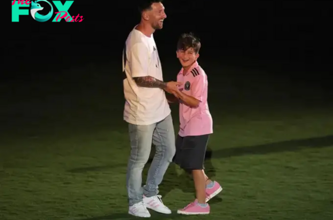 son.Superstar Messi and U12 Inter Miami had a funny and surprising birthday greeting that made Thiago’s son immediately “frozen”.