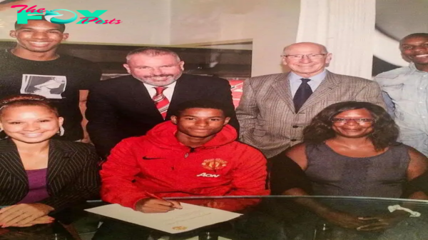 son.Marcus Rashford: I signed my first professional contract at Man Utd with Sir Bobby. Thank you for all the support and advice you have provided me. That victory belongs to you and your family.