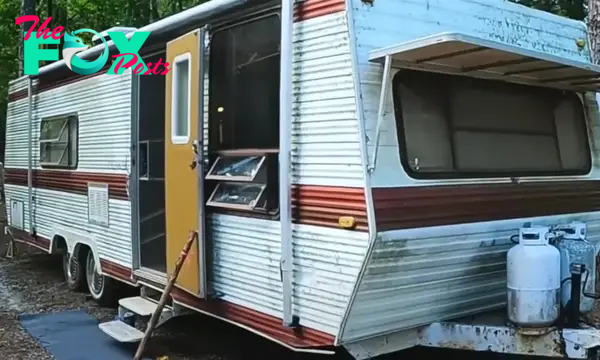 Homeless lady given free ‘ugly’ abandoned trailer, but wait till you see what she made of it